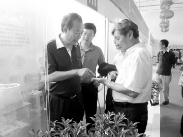 老字号“异地开花”分外香——同仁堂药材参茸投资集团亳州公司承办药博会<BR/>