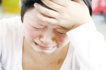 夫妻无法交齐医药费 欲见患病孩子遭医院拒绝