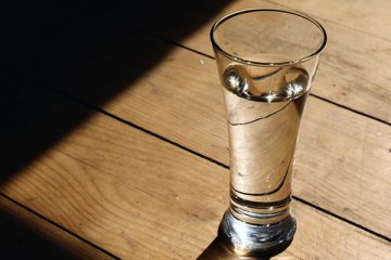 小便深黄色暗示缺水 揭身体缺水的19个信号