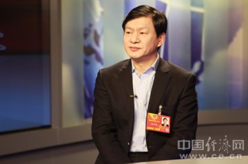 聚焦两会陈仲强谈医改后的看病问题：完善制度保百姓健康
