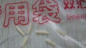 双汇称肋排蛆虫举报者敲诈 当事人怕报复舍赔偿