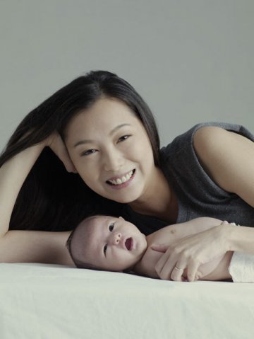 12名香港女星妈妈拍2013年慈善月历