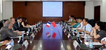 法国社会事务与卫生部副部长让﹒德波普一行来访