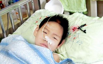 8岁男孩胃里长满淋巴瘤