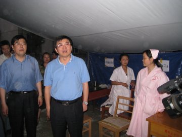 于文明副局长到陕西地赈灾区察看中医医疗机构灾情