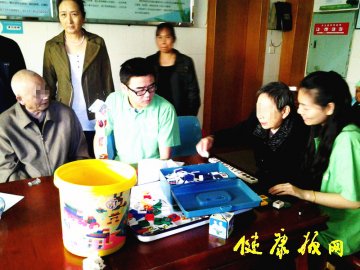 特别关注：抽点时间多陪陪痴呆老人