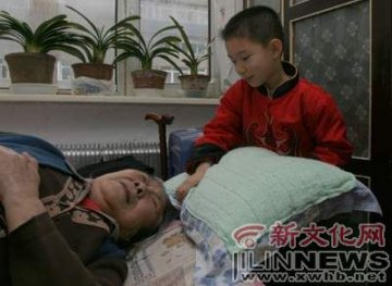 88岁太姥意外摔昏5龄童实施救援