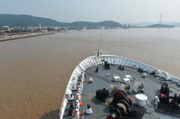 中国海军和平方舟医院船返航