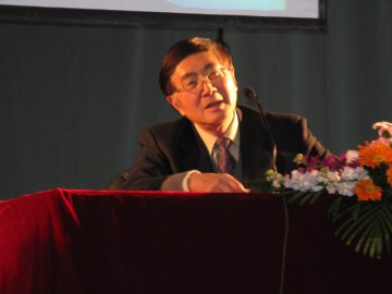 南京大学林德宏教授来我校作专题报告