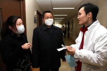 女大学生村官患白血病引关注 国内权威专家会诊
