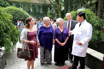 美国医生后人南京“探亲”
