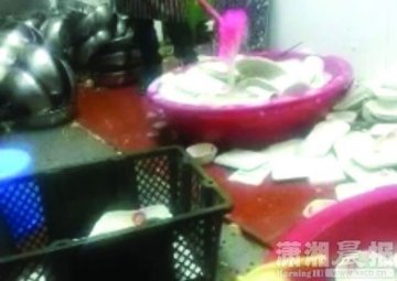 喜涮涮火锅店剩菜再上餐桌 脏拖把洗碗