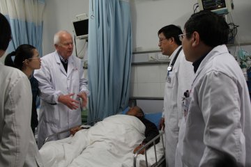 安庆一院引进“外智”指导临床 提高诊疗技术