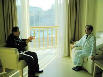 中心领导探望曾毅院士