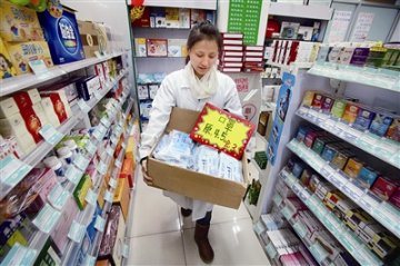 北京市民抢购防尘口罩 部分药店卖断货