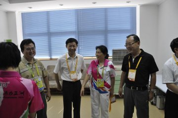 汪华副厅长督查亚青会场馆医疗保障工作情况