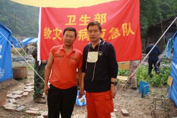 请记住他们--痛失亲人仍坚守岗位的北川防疫人员