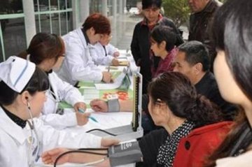 景贤社区邀请县卫生院医师为社区居民义诊