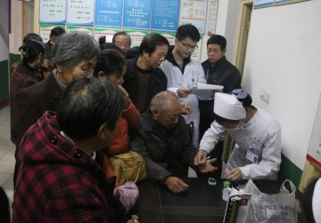 荣军医院进社区免费义诊