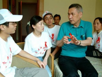 桂希恩：“防艾”先锋
