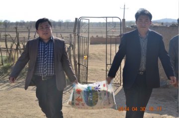 市精神康复医院领导干部深入察右后旗进行“一对一”帮扶