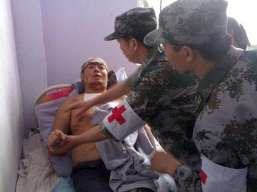 舟曲灾区：医疗队展开救援