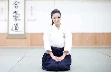 清丽美女挑战合气道 大显性感丰腴身姿