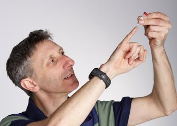 英国科学家用人造DNA储存莎士比亚诗集