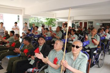 农工党未央区支部来到省荣康医院，开展“关爱老兵活动”