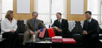 杨校长会见哈佛Gary Engene Gilbert教授
