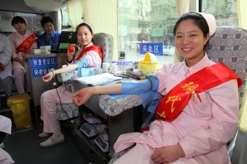 蚌埠现代妇科医院“康乃馨在行动”无偿献血