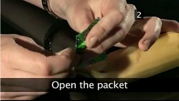 漂亮MM手把手教你戴避孕套