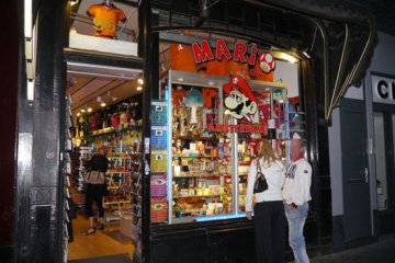 神奇的马里奥药店在荷兰开张 出售蘑菇和菌类