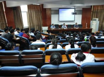 行为成就健康——四川省性艾协会举办6·26禁毒防艾讲座