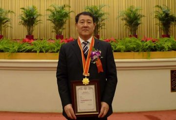 首届“十佳全国优秀科技工作者”在京揭晓 杨宝峰院士当选