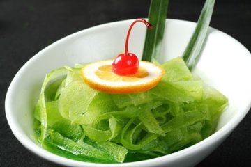 湿热天最易“爆痘”，爱长痘多吃4种食物