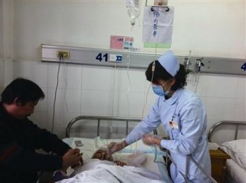 15岁女孩遇车祸昏迷27天后奇迹苏醒