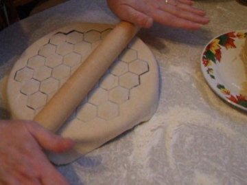 搞笑！看看老外怎么包饺子