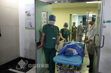 南京军区第101医院为“蜗居女童”撑起一片蓝天