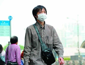 雾锁台北医院呼吸病患爆满