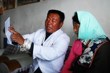 医改让中国农牧民拥有“家门口的医生”