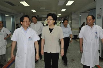 李斌主任赴中日友好医院调研