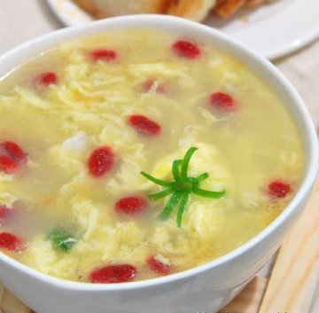 杞枣鸡蛋汤补肝肾！春季养肝试试四款药膳