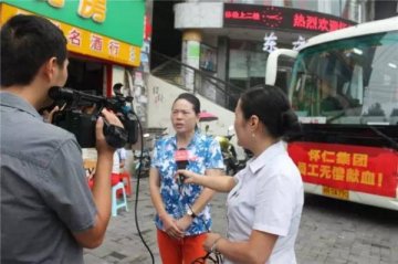 怀仁副董事长陈毳萍率60多名员工参加无偿献血活动