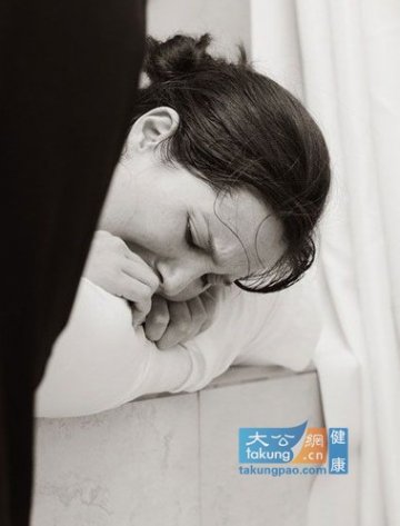 伟大母爱！实拍婴儿出生瞬间