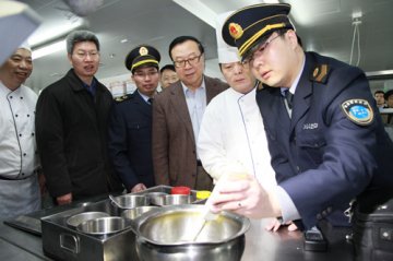 药监局：加强春节餐饮监管 杜绝重大餐饮安全事故