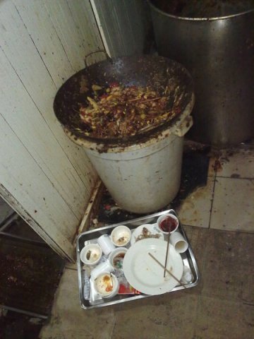 后厨环境脏乱