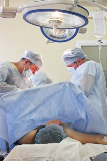 高清：直击年轻母亲剖腹产分娩全过程