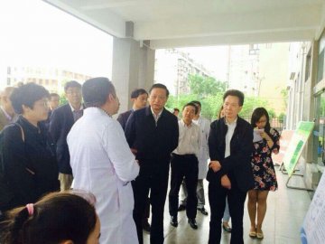 高福副主任陪同国家卫计委王国强副主任检查四川和江西省血吸虫病防治工作
