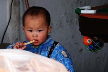 美国心理学会研究称童年不幸福成年心脏差
